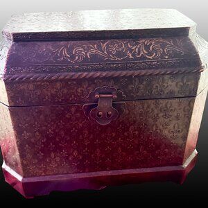 Fleur de lis coffinetta